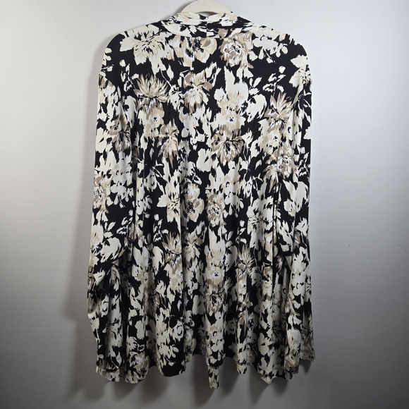 Lane Bryant Black and Cream Floral Blouse - Picture 5 of 6